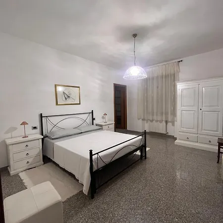 فندق مبيت وإفطار Santu Tomas Bitti